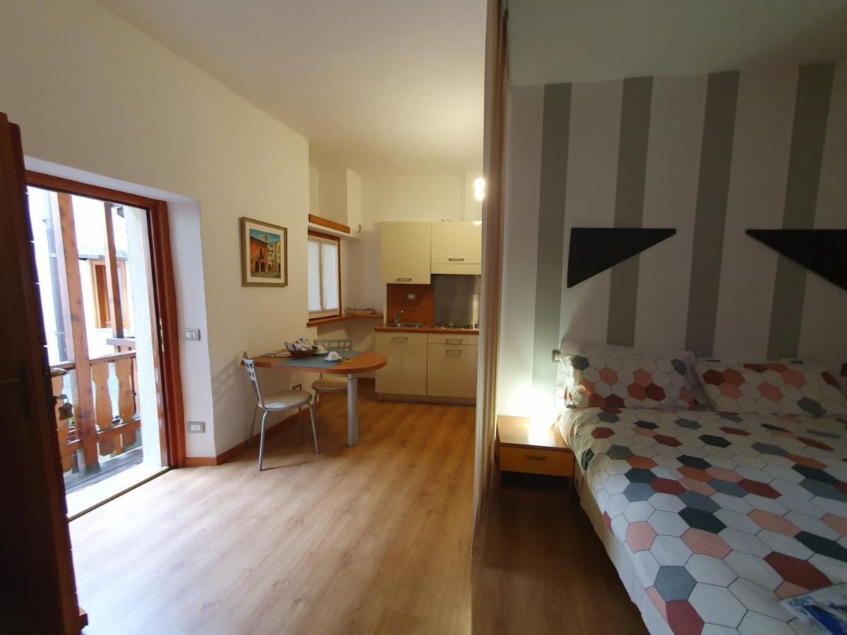 Appartamenti Vacanze E Camere Roccetta Fiorita Pettenasco Room photo