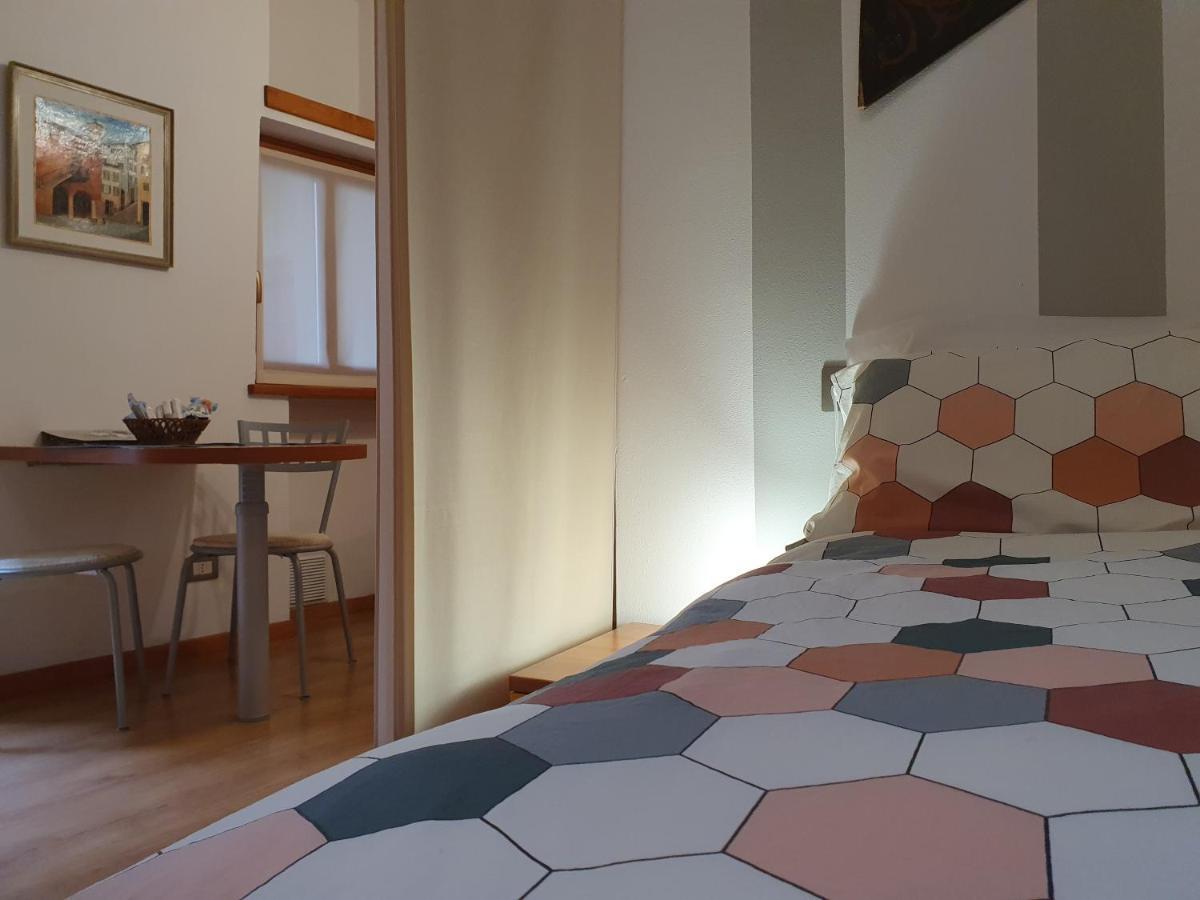 Appartamenti Vacanze E Camere Roccetta Fiorita Pettenasco Room photo