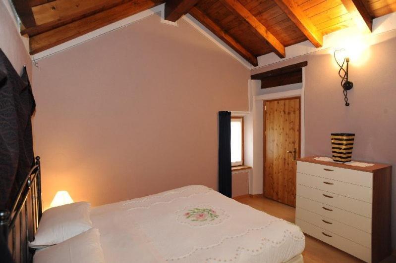 Appartamenti Vacanze E Camere Roccetta Fiorita Pettenasco Exterior photo