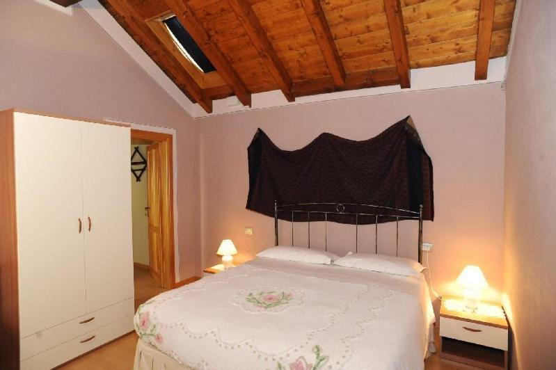 Appartamenti Vacanze E Camere Roccetta Fiorita Pettenasco Exterior photo
