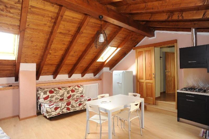Appartamenti Vacanze E Camere Roccetta Fiorita Pettenasco Exterior photo