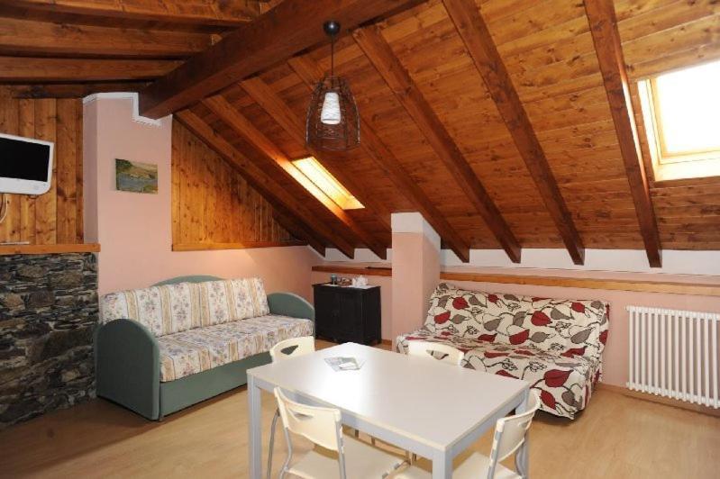 Appartamenti Vacanze E Camere Roccetta Fiorita Pettenasco Exterior photo