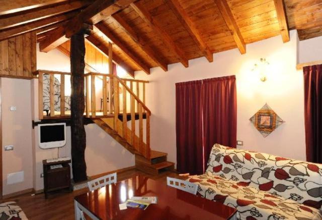 Appartamenti Vacanze E Camere Roccetta Fiorita Pettenasco Exterior photo