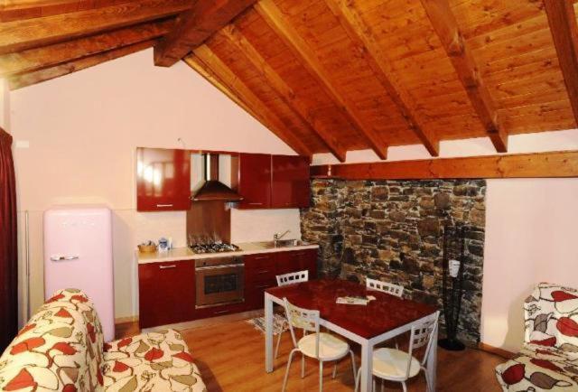 Appartamenti Vacanze E Camere Roccetta Fiorita Pettenasco Exterior photo