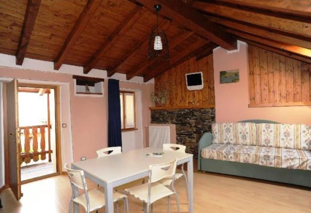 Appartamenti Vacanze E Camere Roccetta Fiorita Pettenasco Exterior photo