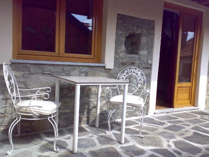 Appartamenti Vacanze E Camere Roccetta Fiorita Pettenasco Exterior photo